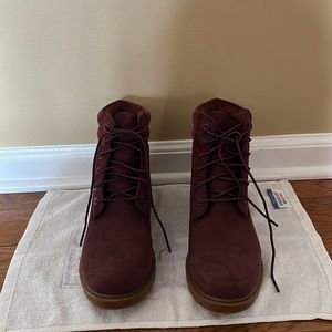 Woman's size 7.5 purple Timberland work boots